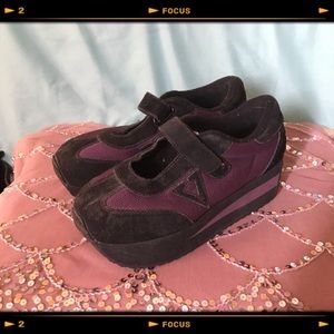 Volatile Dedication sneakers in purple